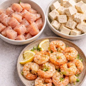 Protein that doesn’t complicate things
Chicken, tofu, or shrimp all work well, but the key is not variety — it’s simplicity.
Choose what’s already available. Avoid marinating, brining, or pre-seasoning. Salt and gentle heat are enough. The goal is nourishment, not performance.